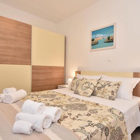 Lovely Home In Split With Jacuzzi Ngoại thất bức ảnh