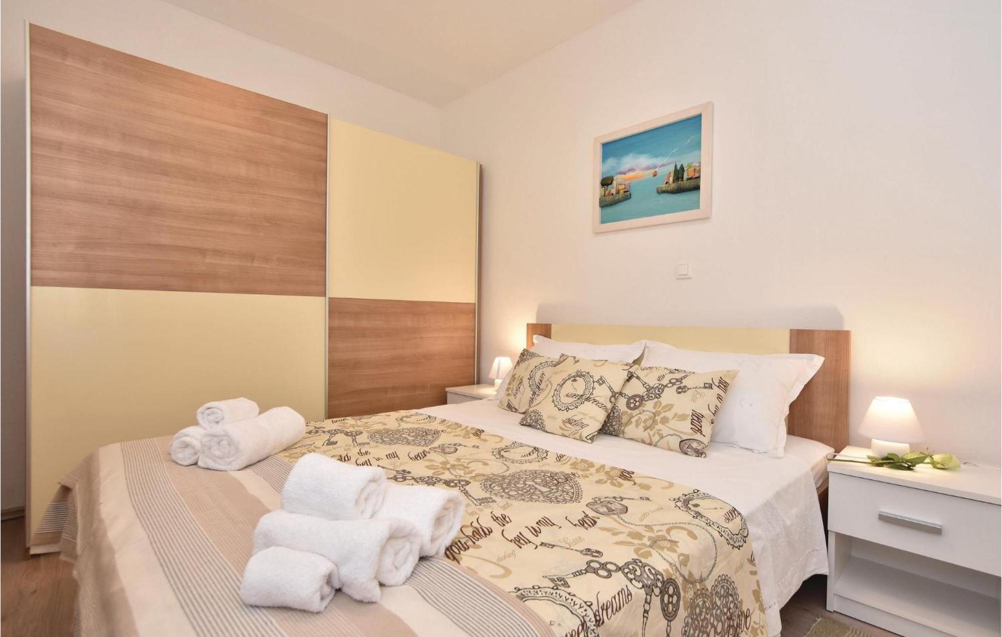 Lovely Home In Split With Jacuzzi Ngoại thất bức ảnh