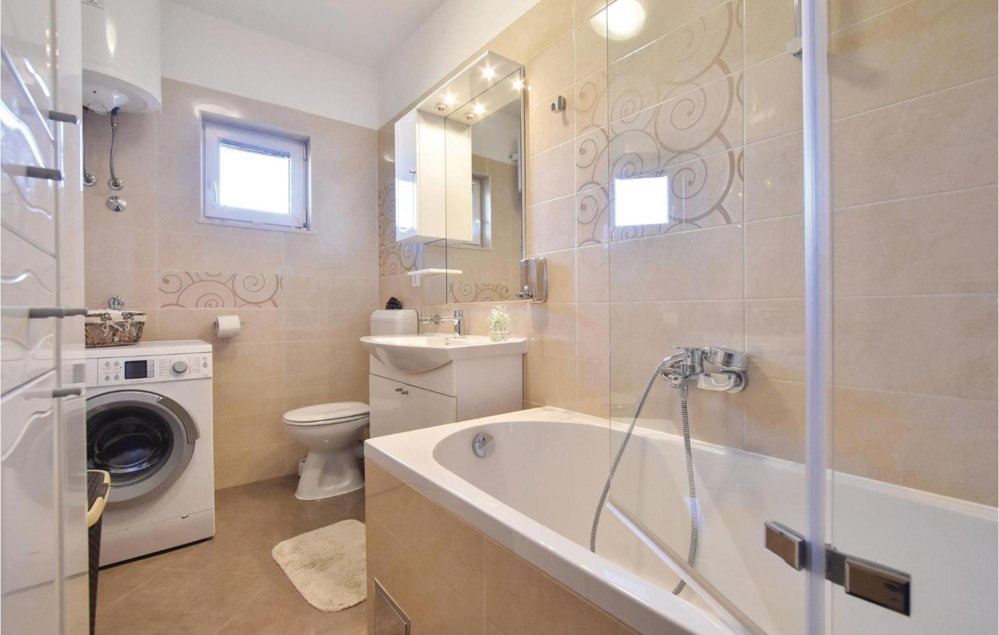 Lovely Home In Split With Jacuzzi Ngoại thất bức ảnh