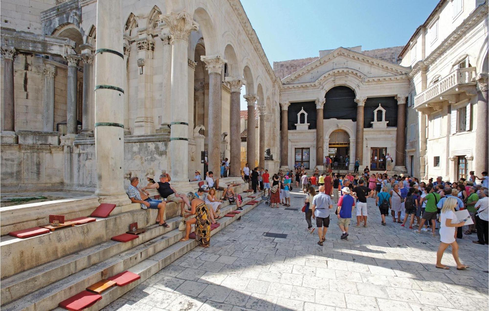 Lovely Home In Split With Jacuzzi Ngoại thất bức ảnh