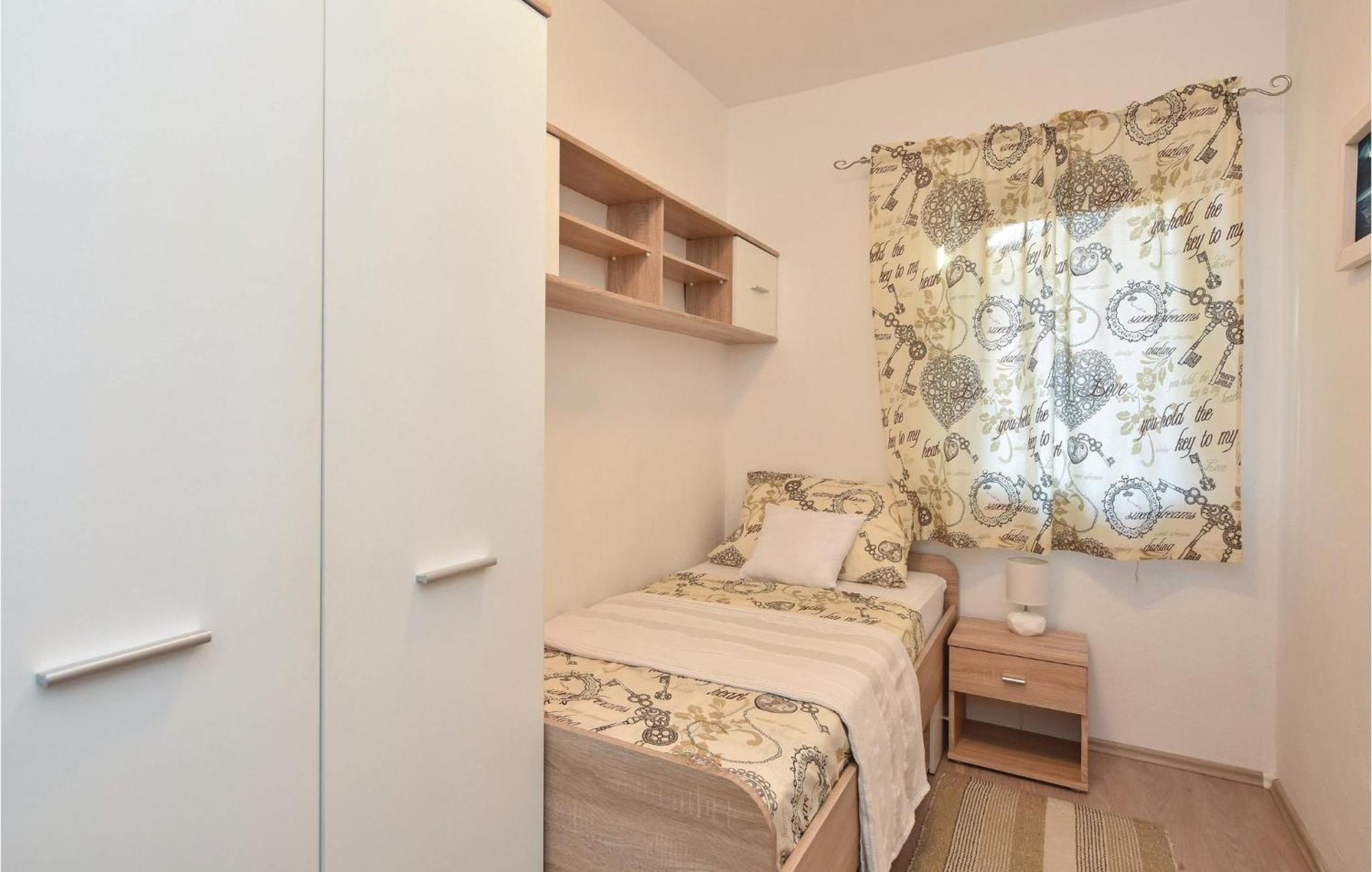 Lovely Home In Split With Jacuzzi Ngoại thất bức ảnh