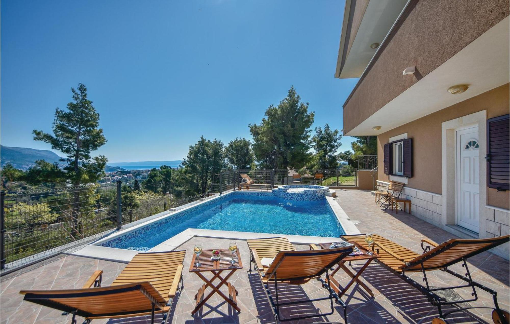 Lovely Home In Split With Jacuzzi Ngoại thất bức ảnh