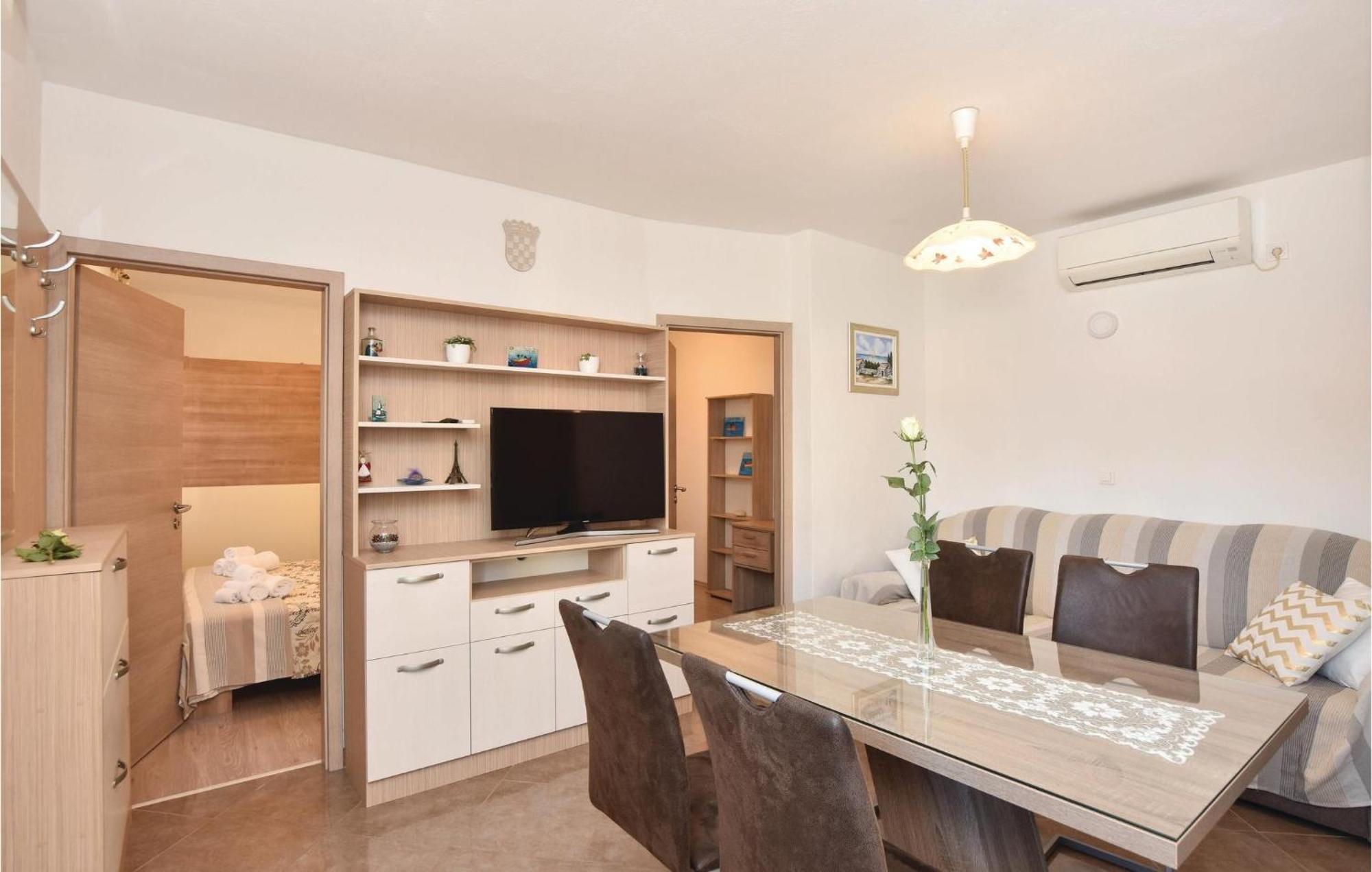 Lovely Home In Split With Jacuzzi Ngoại thất bức ảnh