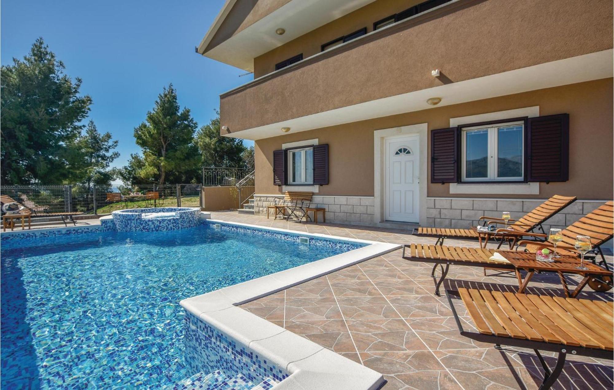 Lovely Home In Split With Jacuzzi Ngoại thất bức ảnh