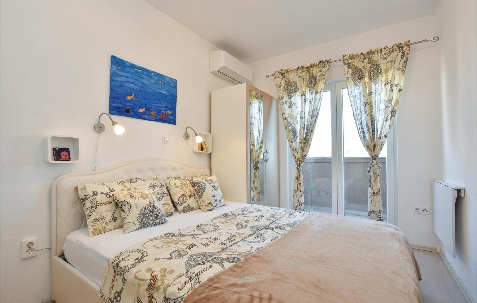 Lovely Home In Split With Jacuzzi Ngoại thất bức ảnh