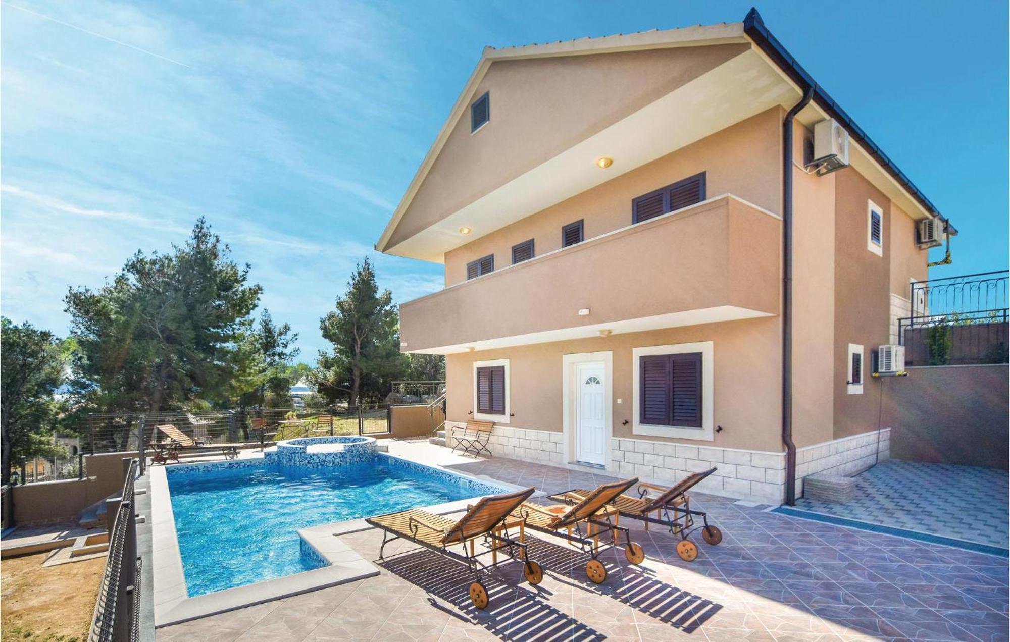 Lovely Home In Split With Jacuzzi Ngoại thất bức ảnh