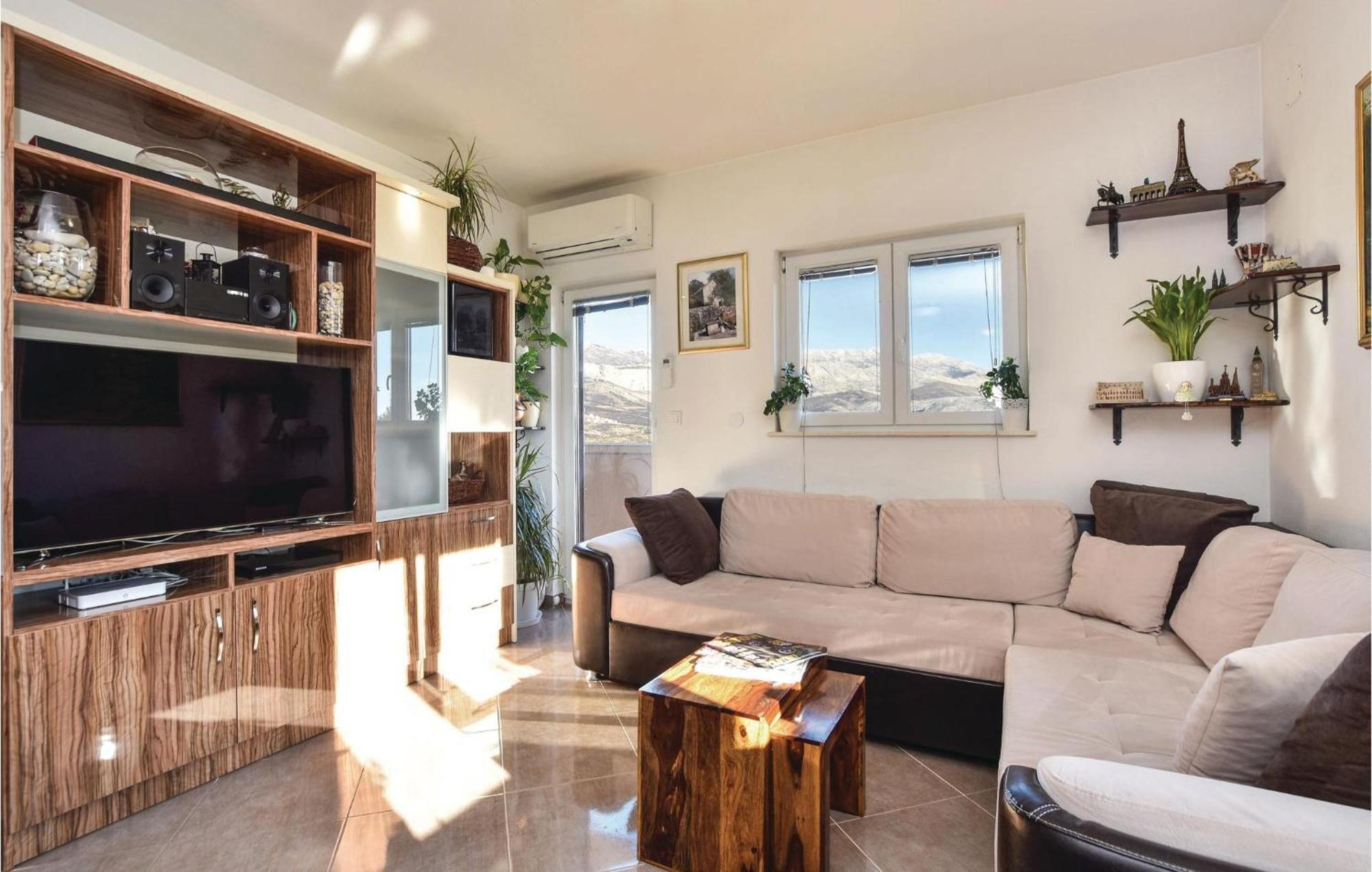 Lovely Home In Split With Jacuzzi Ngoại thất bức ảnh