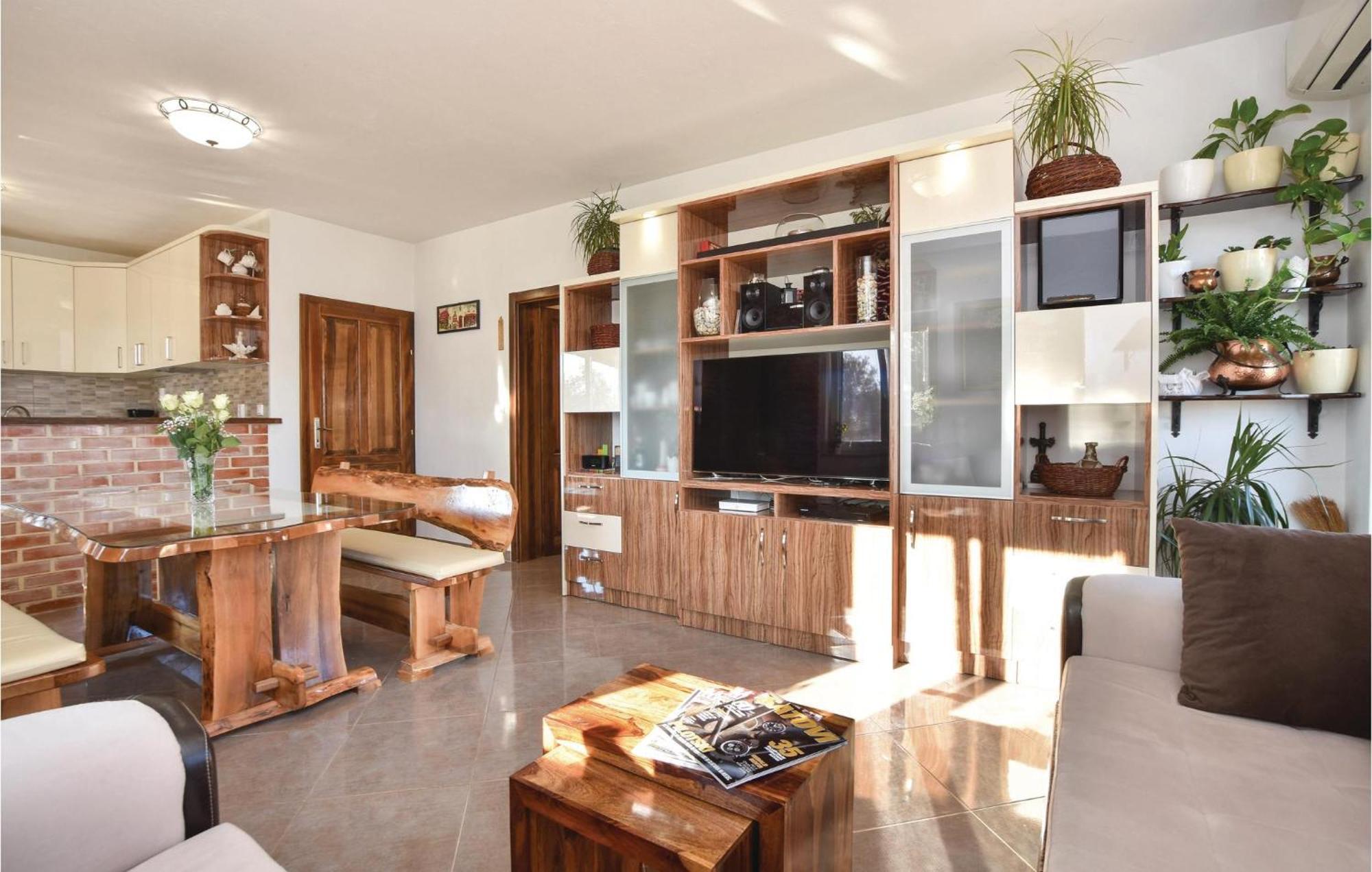 Lovely Home In Split With Jacuzzi Ngoại thất bức ảnh