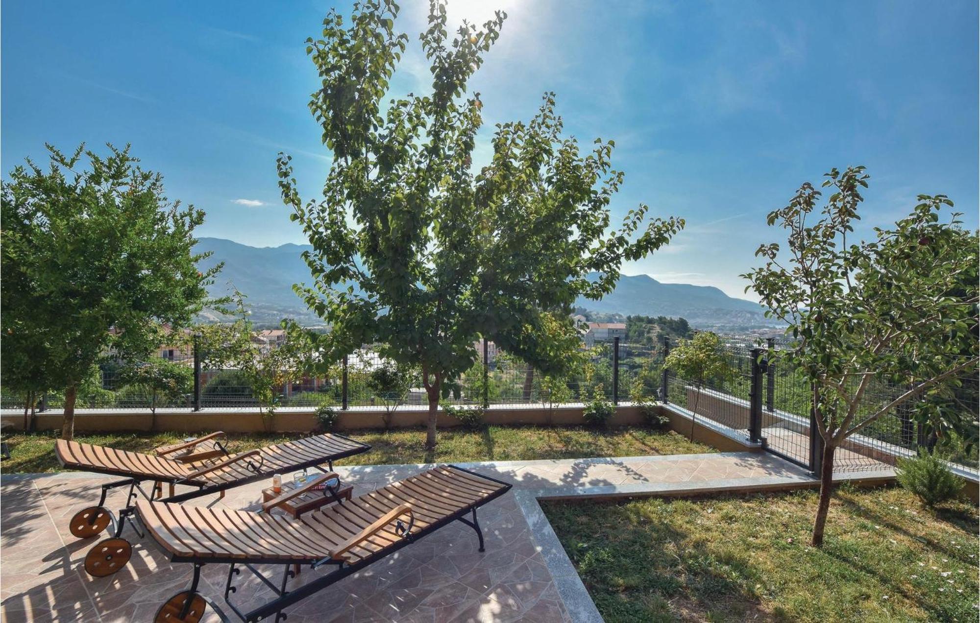 Lovely Home In Split With Jacuzzi Ngoại thất bức ảnh