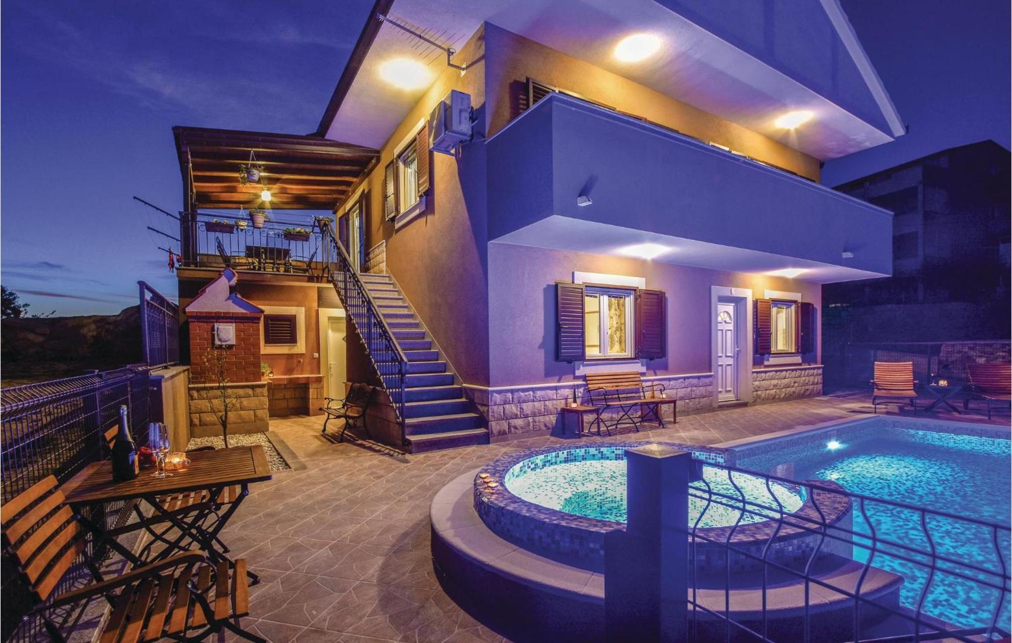 Lovely Home In Split With Jacuzzi Ngoại thất bức ảnh