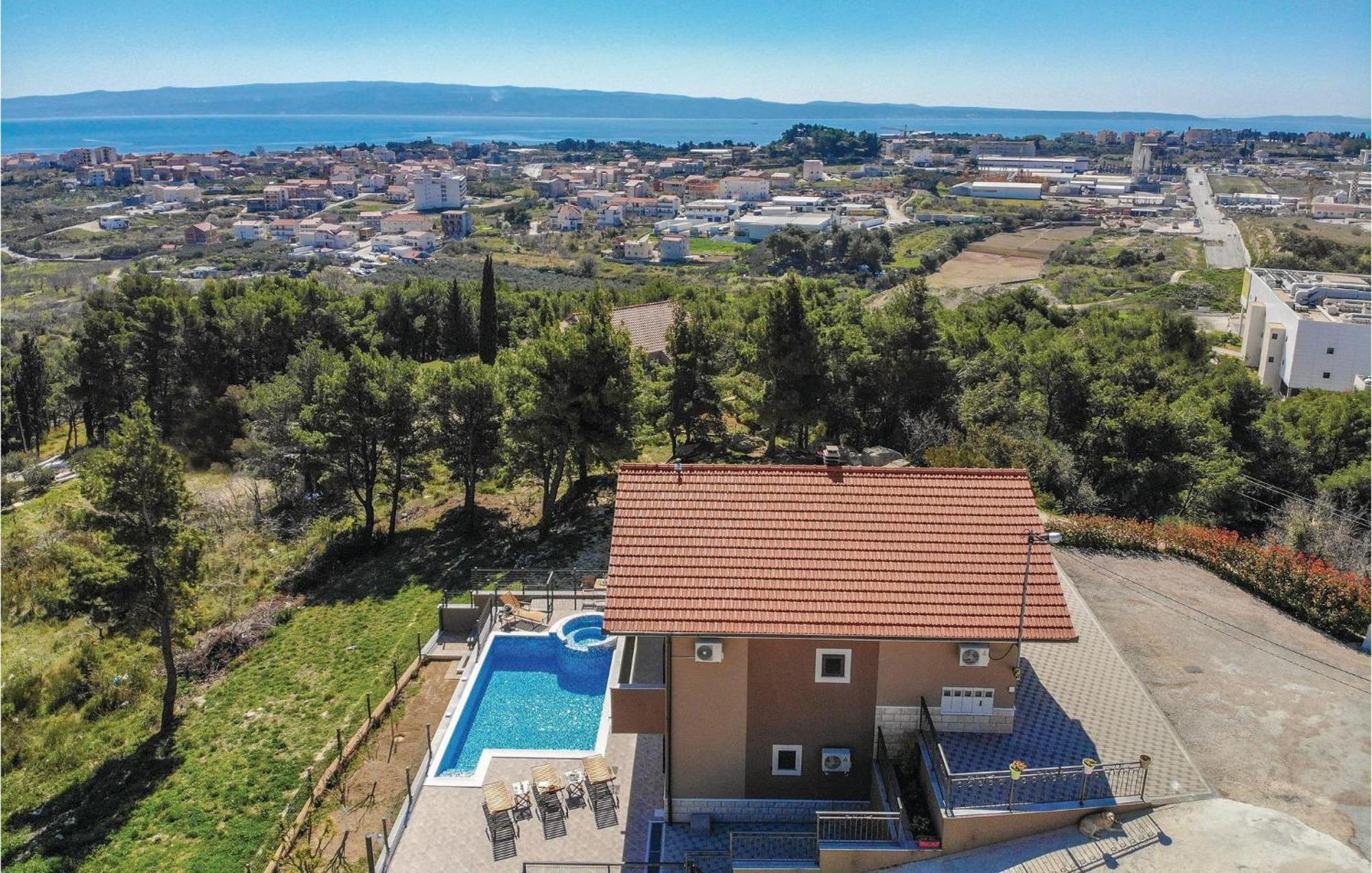 Lovely Home In Split With Jacuzzi Ngoại thất bức ảnh