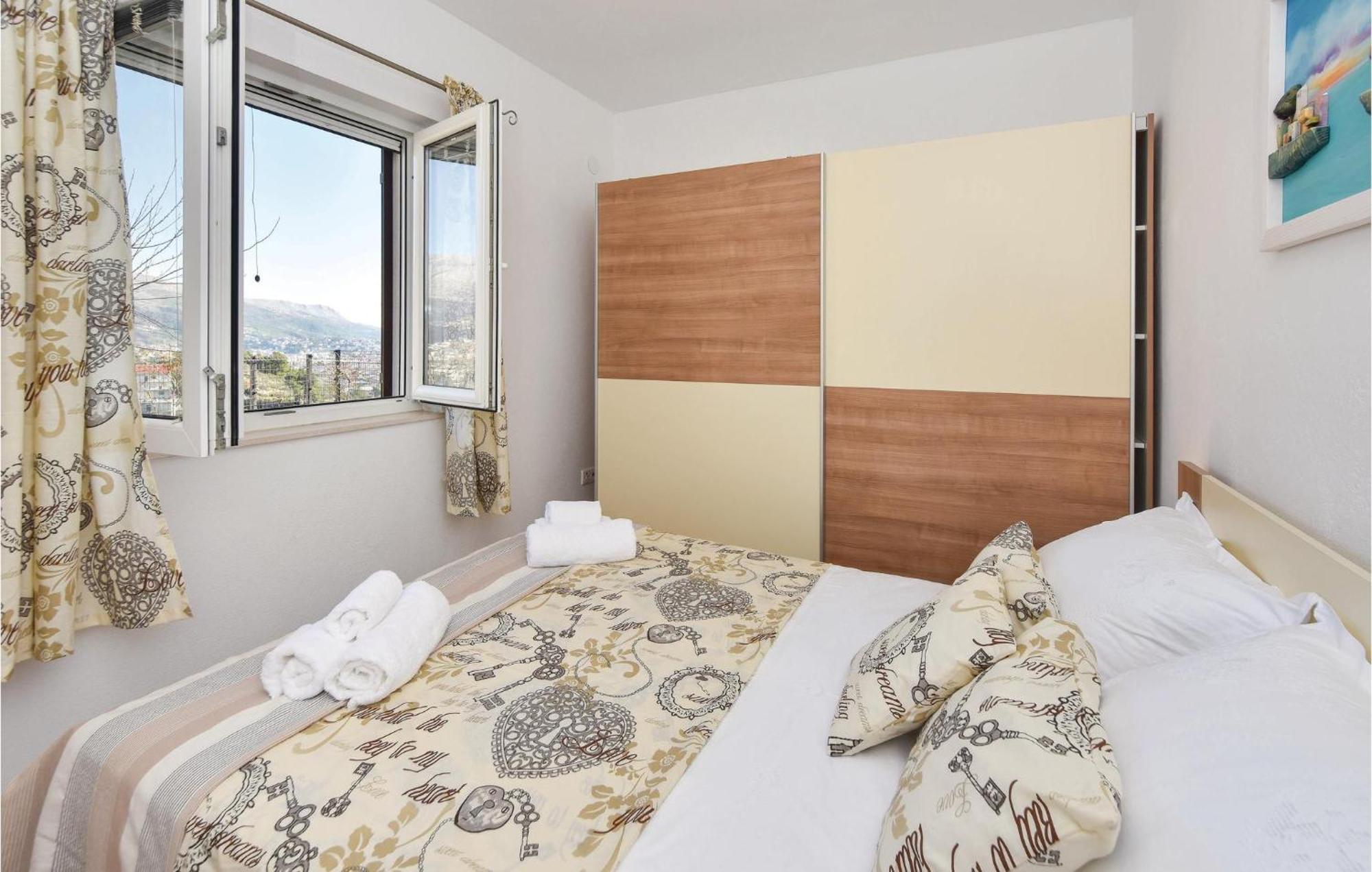 Lovely Home In Split With Jacuzzi Ngoại thất bức ảnh