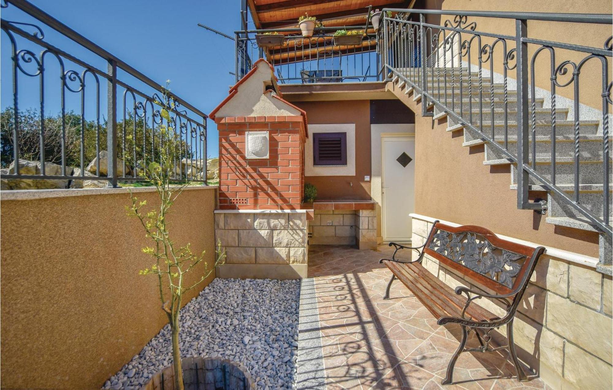 Lovely Home In Split With Jacuzzi Ngoại thất bức ảnh