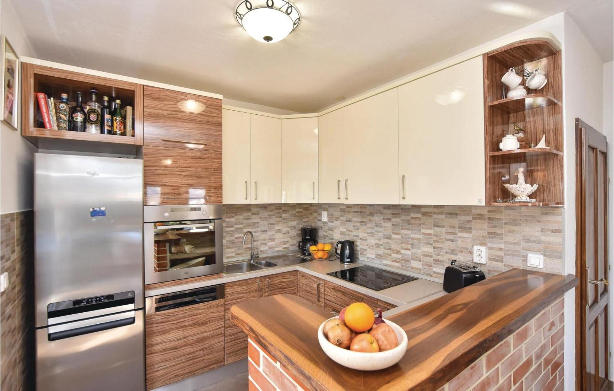 Lovely Home In Split With Jacuzzi Ngoại thất bức ảnh