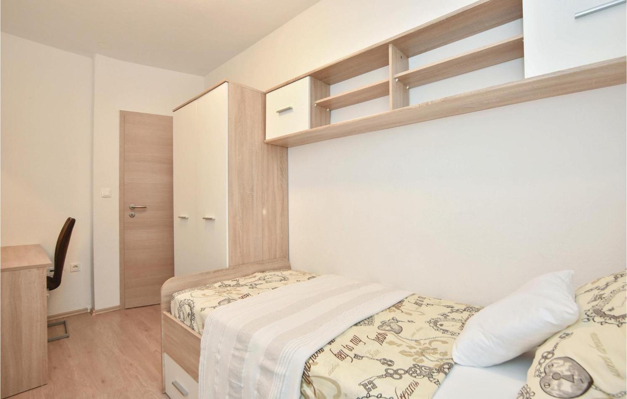 Lovely Home In Split With Jacuzzi Ngoại thất bức ảnh
