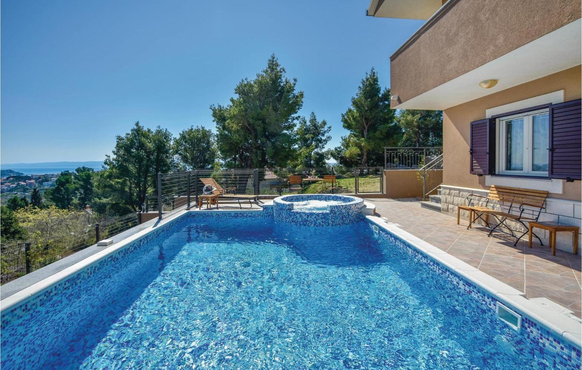 Lovely Home In Split With Jacuzzi Ngoại thất bức ảnh
